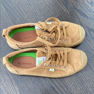 Cariuma Sneakers
